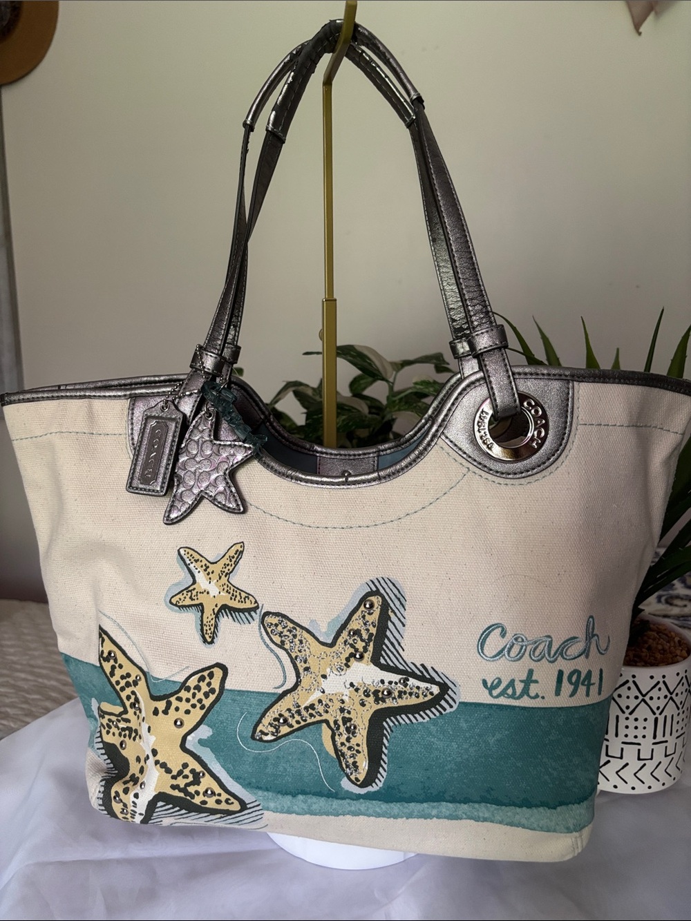 Vintage, limited-edition Coach Starfish Tote Bag, Crossbody and Pouch (F19212) - Picture 8 of 16